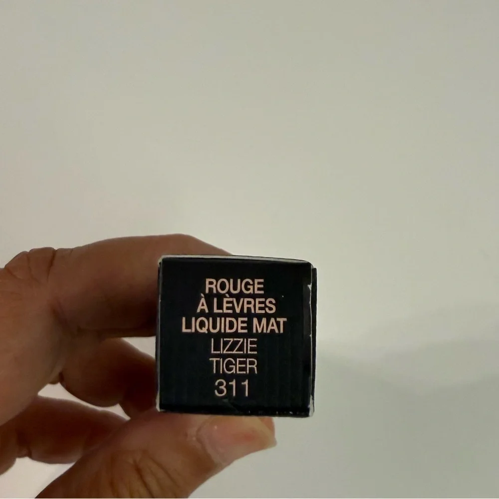 NWOT Gucci Transfer-Proof Matte Liquid Lipstick  Lizzie Tiger color